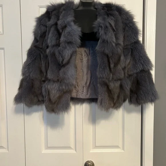 Stunning Iron Blue-Grey Fur Coat – Luxurious Statement Piece - Picture 3 of 12